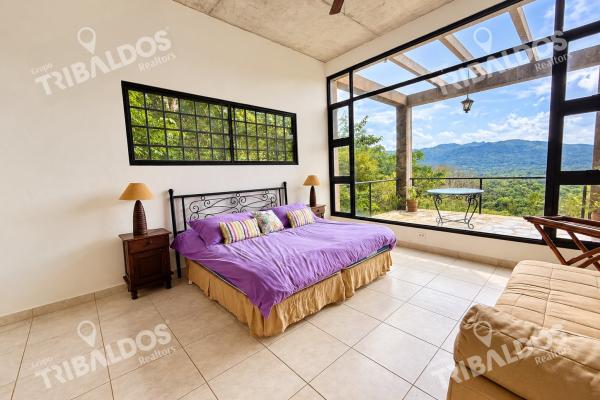 Casa en venta en el valle de antón con 1.1 hectáreas de terreno y vistas a las montañas
