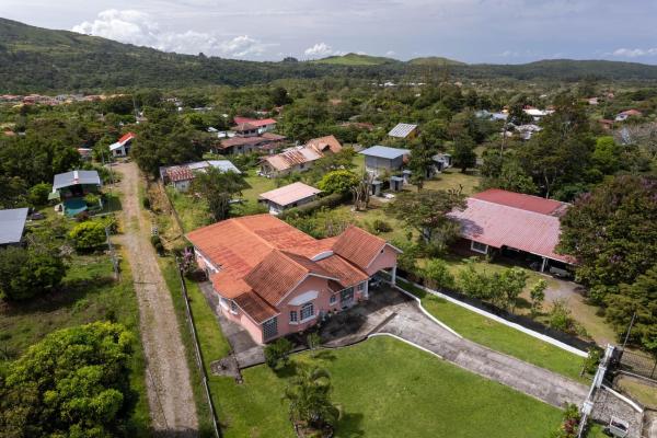Fully furnished alto boquete home for sale