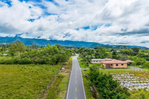 Flat road-front lot for sale in volcan