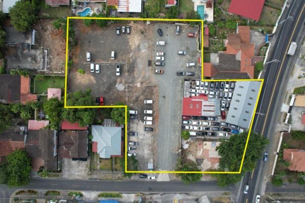 Venta de terreno en via cincuentenario