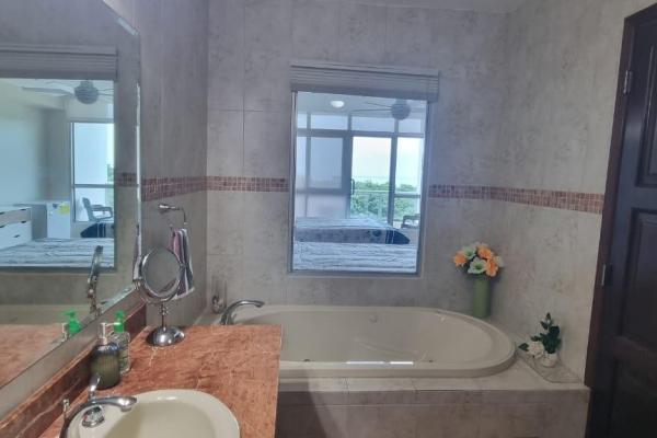 Ocean view apartment with golf access in coronado