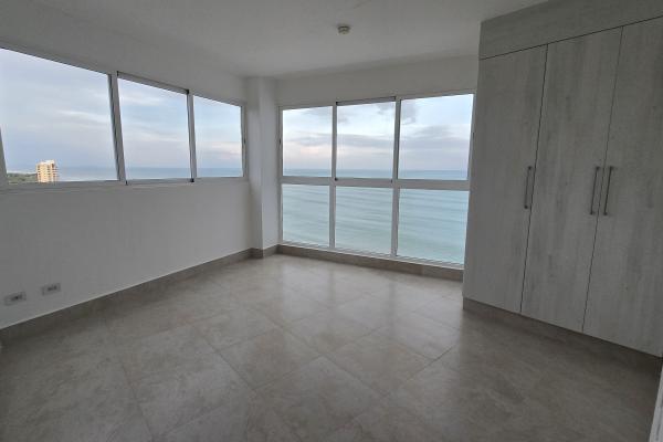 Venta de apartamento en ocean waves nueva gorgona