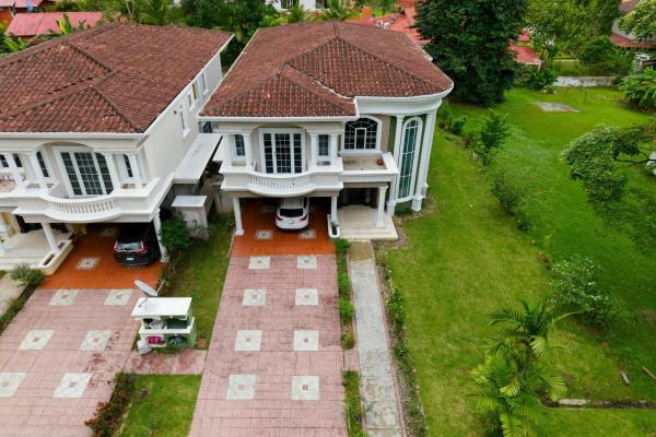 Single family house in llanos de curundu, ancon