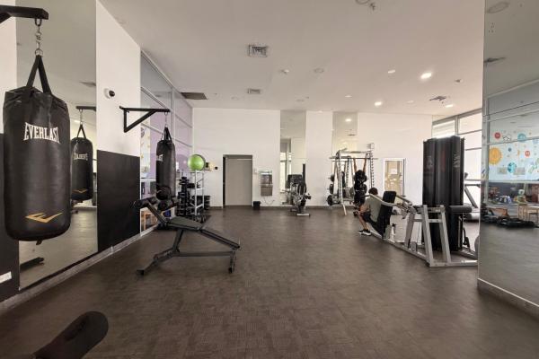 Apt amoblado piso alto - white tower - 121 m2