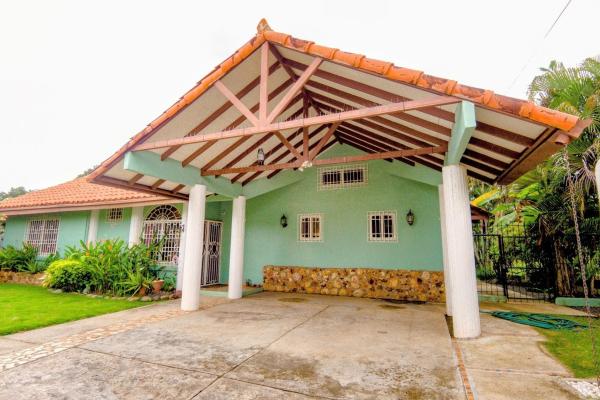 3 bed 3.5 bath home in coronado panama