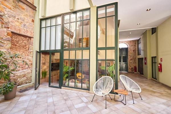 Histórico edificio completamente restaurado en casco antiguo