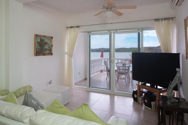 Beachfront 4-bedroom home with pool in boca chica