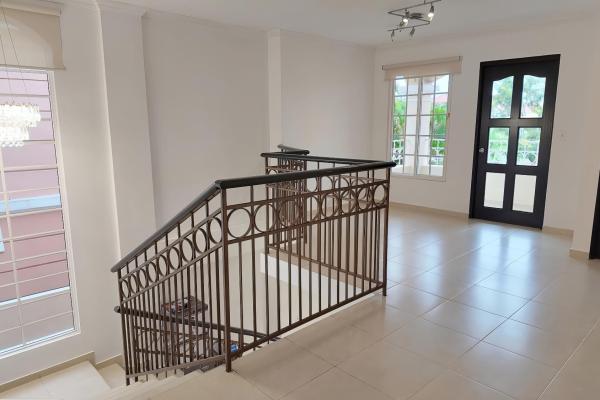 Alquiler de casa unifamiliar en esquina – costa sur, villa valencia