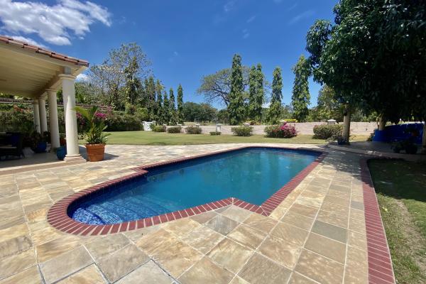 Venta de casa con vista a cancha de golf en coronado