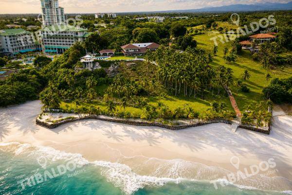 Terreno para desarrollo al lado del hotel gran evenia bijao, frente al mar