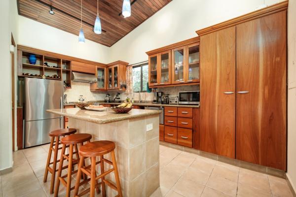 Casa en boquete con casita y vistas impresionantes al volcán