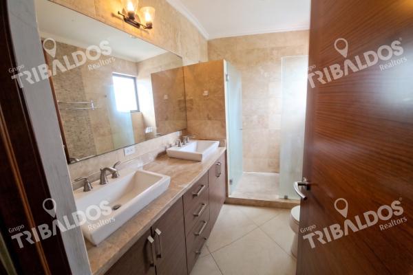 Venta de apartamento en ph hoyo 18 islamar, vista mar