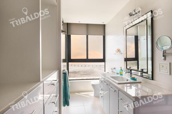 Penthouse 2 niveles frente al mar con terraza en coco del mar