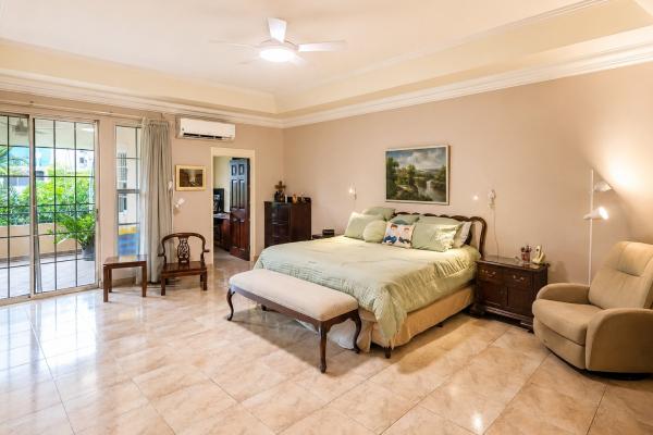 Venta de casa duplex en altos del golf