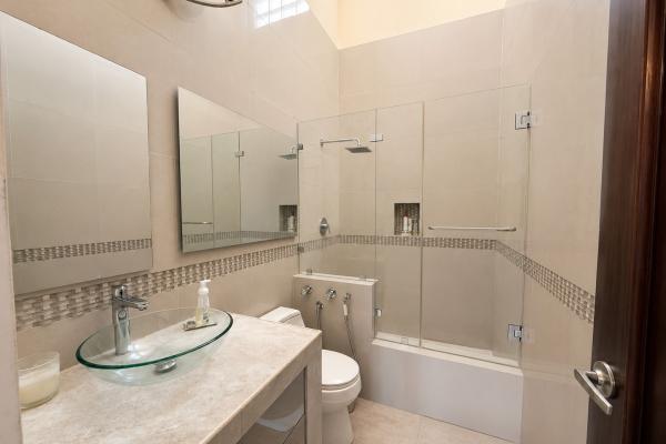 Duplex house for sale in altos del golf