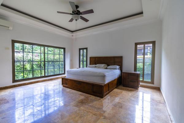 Residence for rent in altos del golf