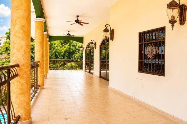 Casa en venta en la alameda con piscina y paneles