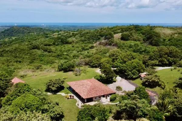 Mountain villa with ocean view