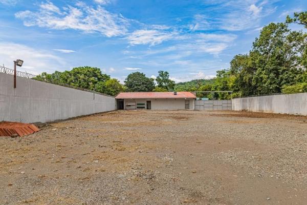 Mixed-use commercial property in san pablo viejo