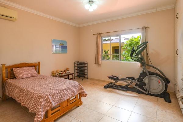 Venta de casa unifamiliar en palmeras del este, costa del este remodelada