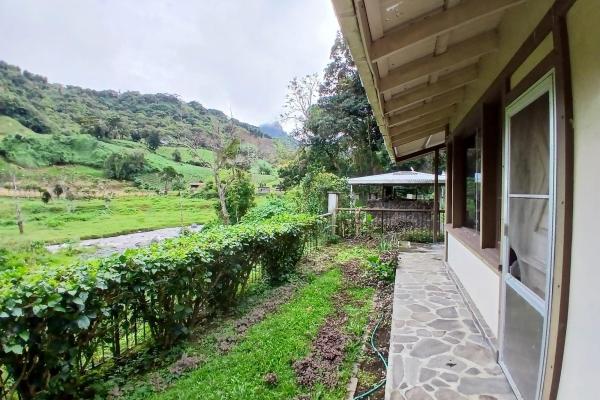 Beautiful park property in high-altitude location