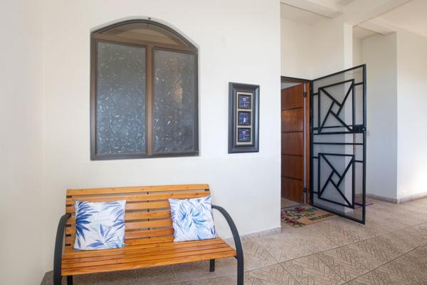 Rare ground-floor canyon view condo in los molinos
