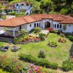 Uxury home with gardens in valle escondido boquete