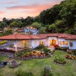 Uxury home with gardens in valle escondido boquete