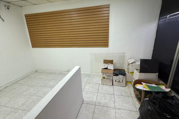 Office for rent in plaza inca