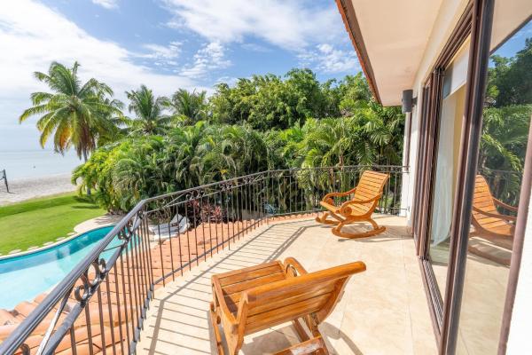 Gorgeous beachfront house for sale in buenaventura