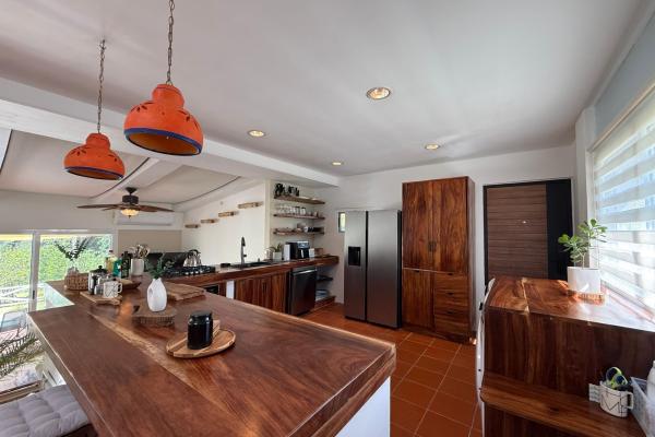 Casa privada con piscina y amplio terreno en coronado