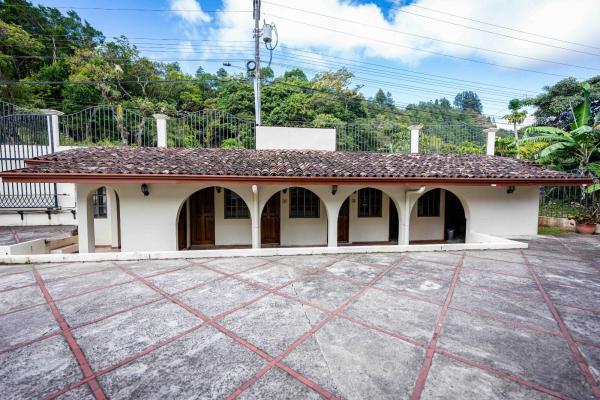 Se vende casa unifamiliar adosada de 2 recamaras en boquete