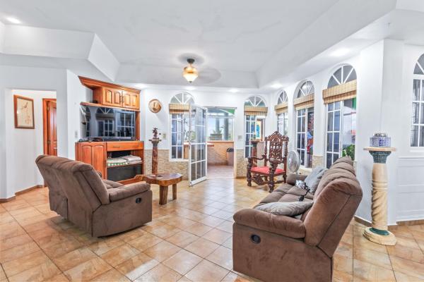3 story beachfront house in la barqueta
