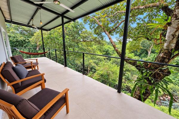 Finca ribereña con dos casas en 3,14 acres.