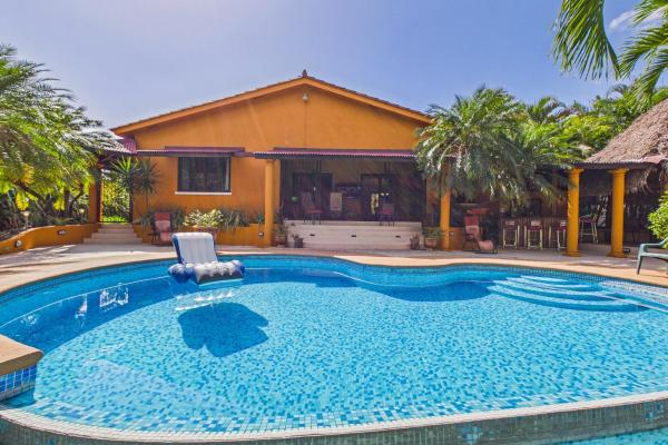 3 bdrm tropical estate hacienda pacifica