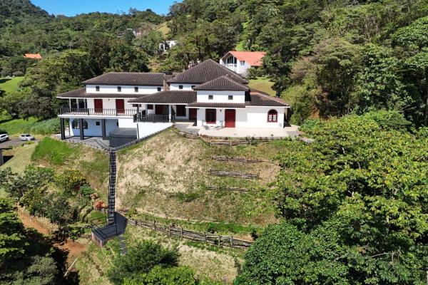 Se vende impresionante casa con vistas al mar en altos del maría