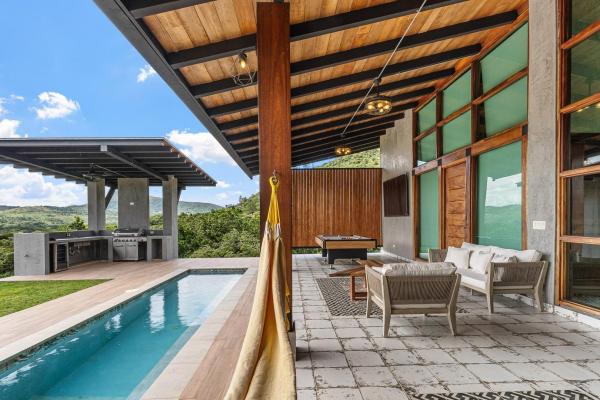 Santa fe high-quality mountain house with pool