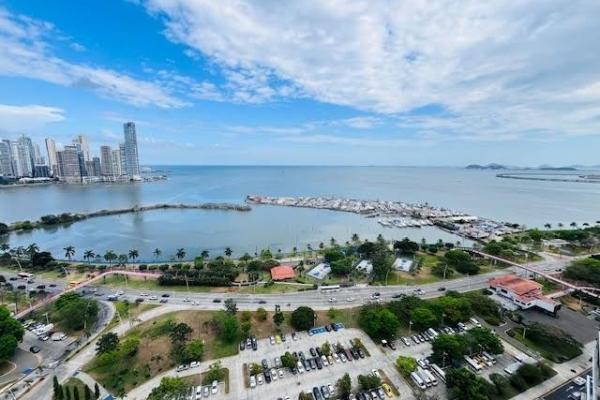 Beautiful apt apartment for sale facing the bay.