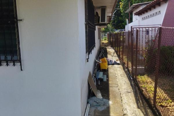 Se vende propiedad de 8 habitaciones con zonificación comercial.
