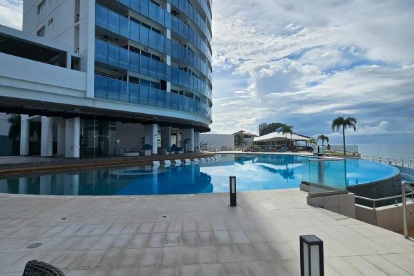 Exclusive oceanfront, fully equipped