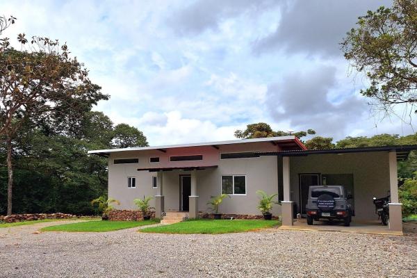 Finca ribereña con dos casas en 3,14 acres.