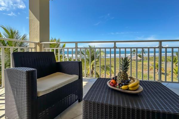 Condominio frente al mar en venta en playa la barqueta chiriquí panamá