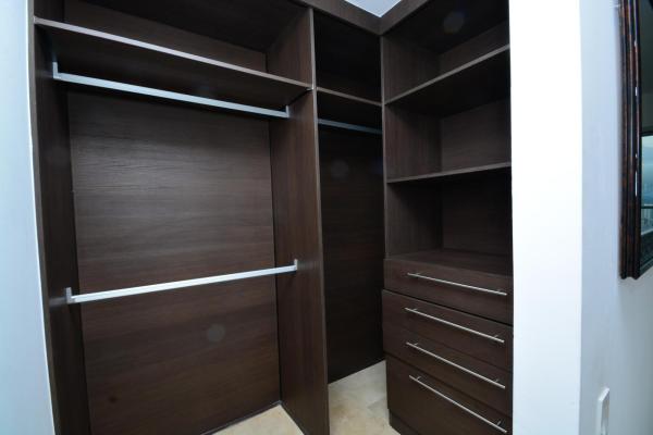 Apartamento amueblado de 2 dormitorios más estudio con vistas al mar.