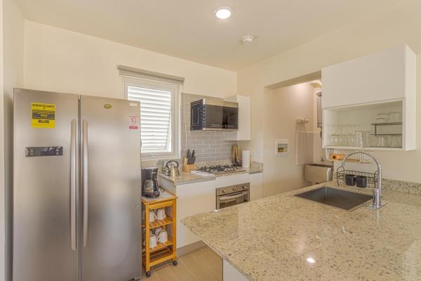 Furnished 2-bedroom beach home in playa caracol