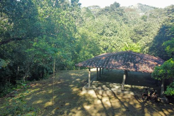 Cambutal lush property for sale near town