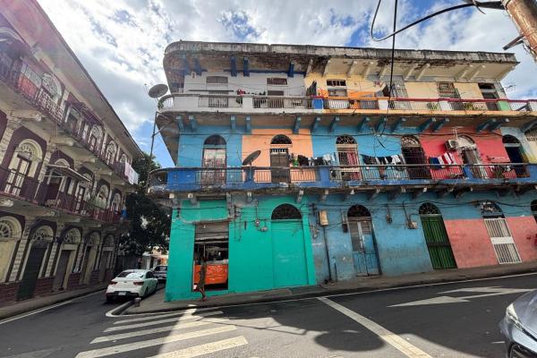 Edificio para gran desarrollo de hasta 5,000 m2 en santa ana.