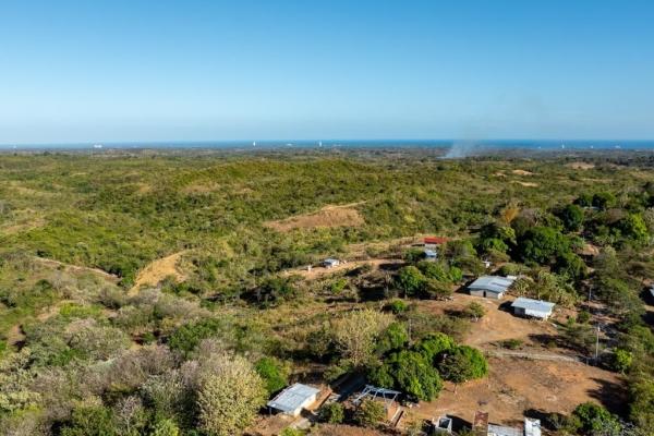 Finca de desarrollo de 26 hectáreas con vistas al océano y a la montaña.