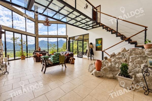 House for sale in el valle de antón with 1.1 hectares of land and mountain views