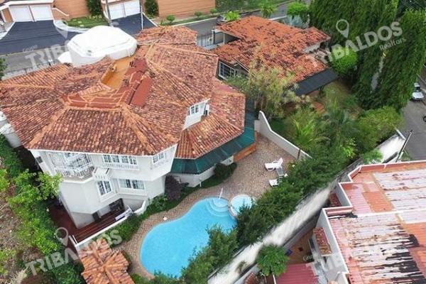 Venta de casa en dos mares con piscina, excelente ubicación