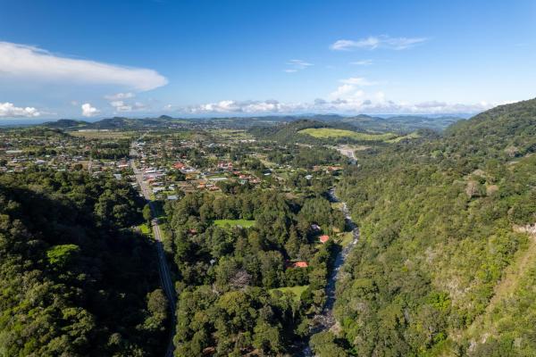 Finca frente al río bambito en venta | volcán panamá